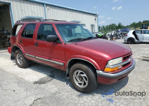 2001 Chevrolet Blazer z USA, uszkodzony, nr VIN 1GNDT13W812145587